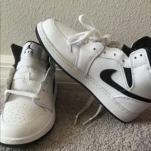 Nike Air Jordan 1 Mid GS Youth Size 6Y